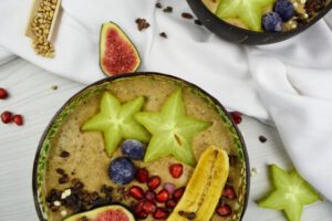 Miriam - plantbasedbrekkie - vegan breakfast bowl